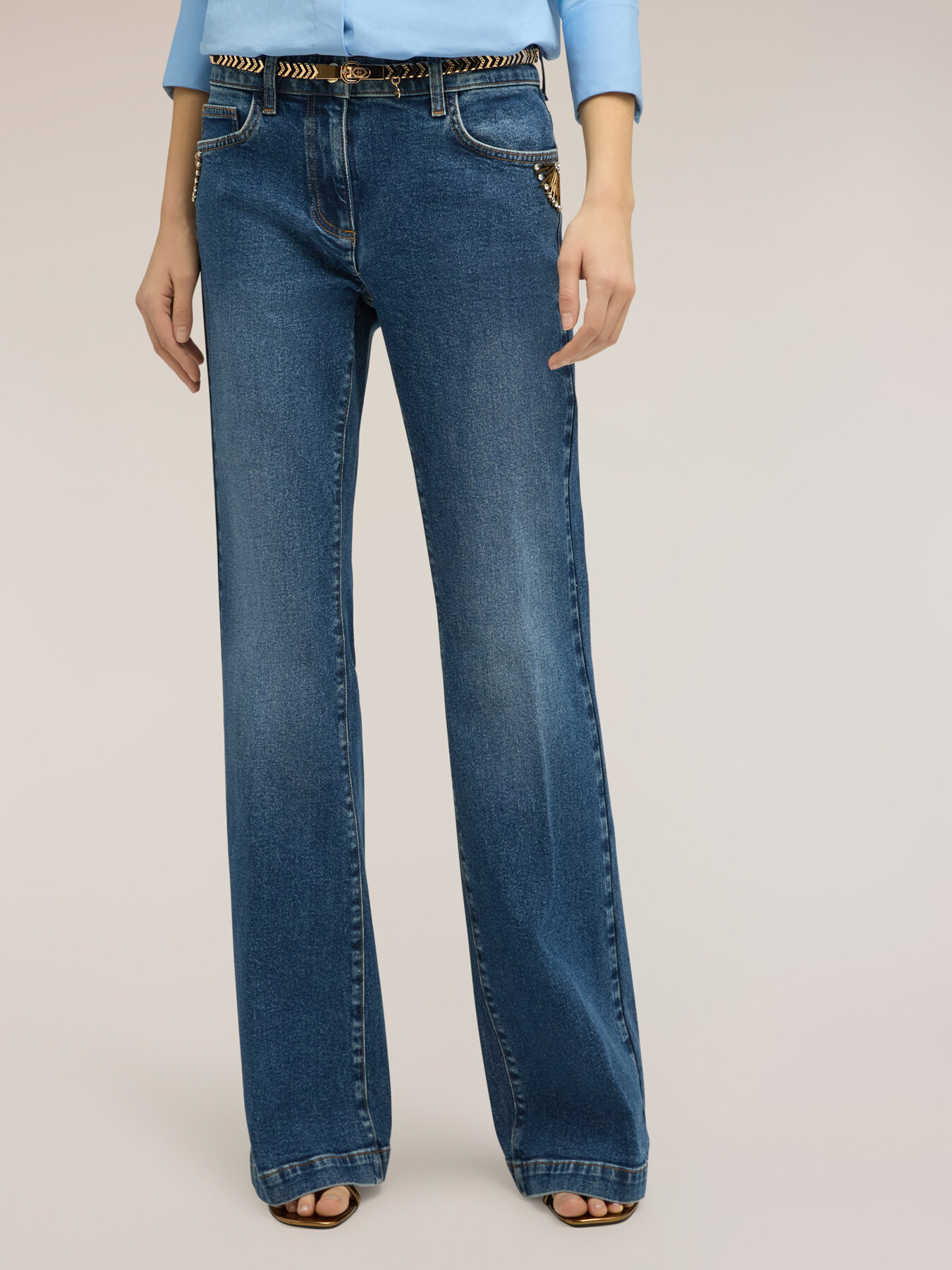 Jeans flare con dettaglio gioiello image number 2