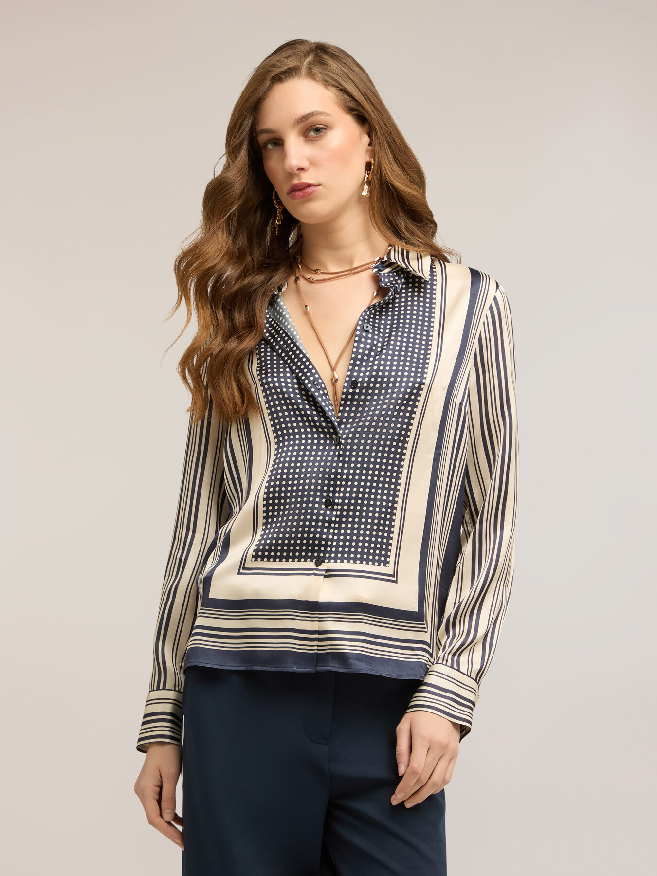 Camicia in raso fantasia foulard image number 0