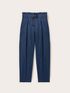 Jeans carrot con cintura intrecciata image number 4