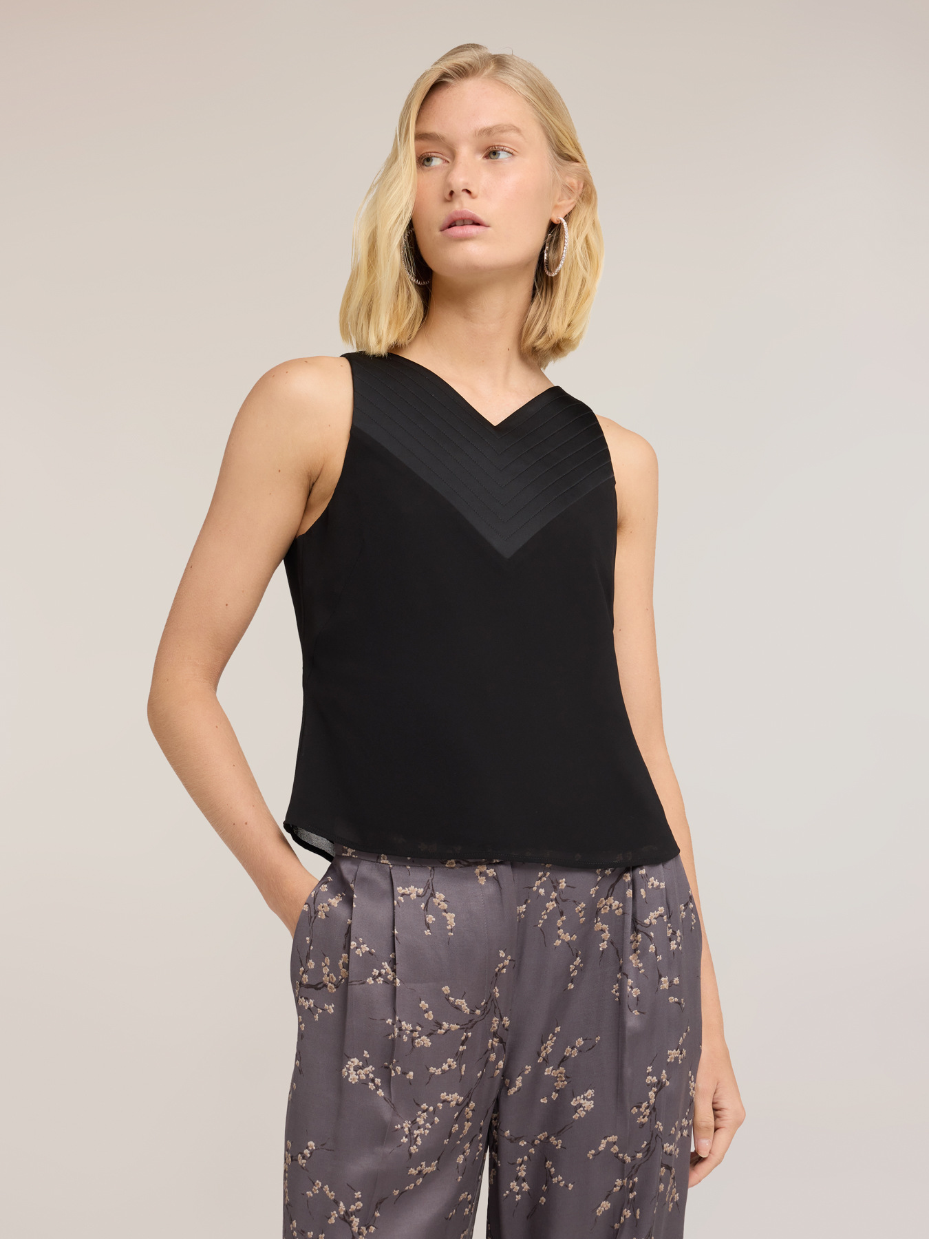 Top in georgette con scollo a V image number 2