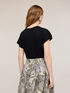 T-shirt con lavorazioni floreali image number 2