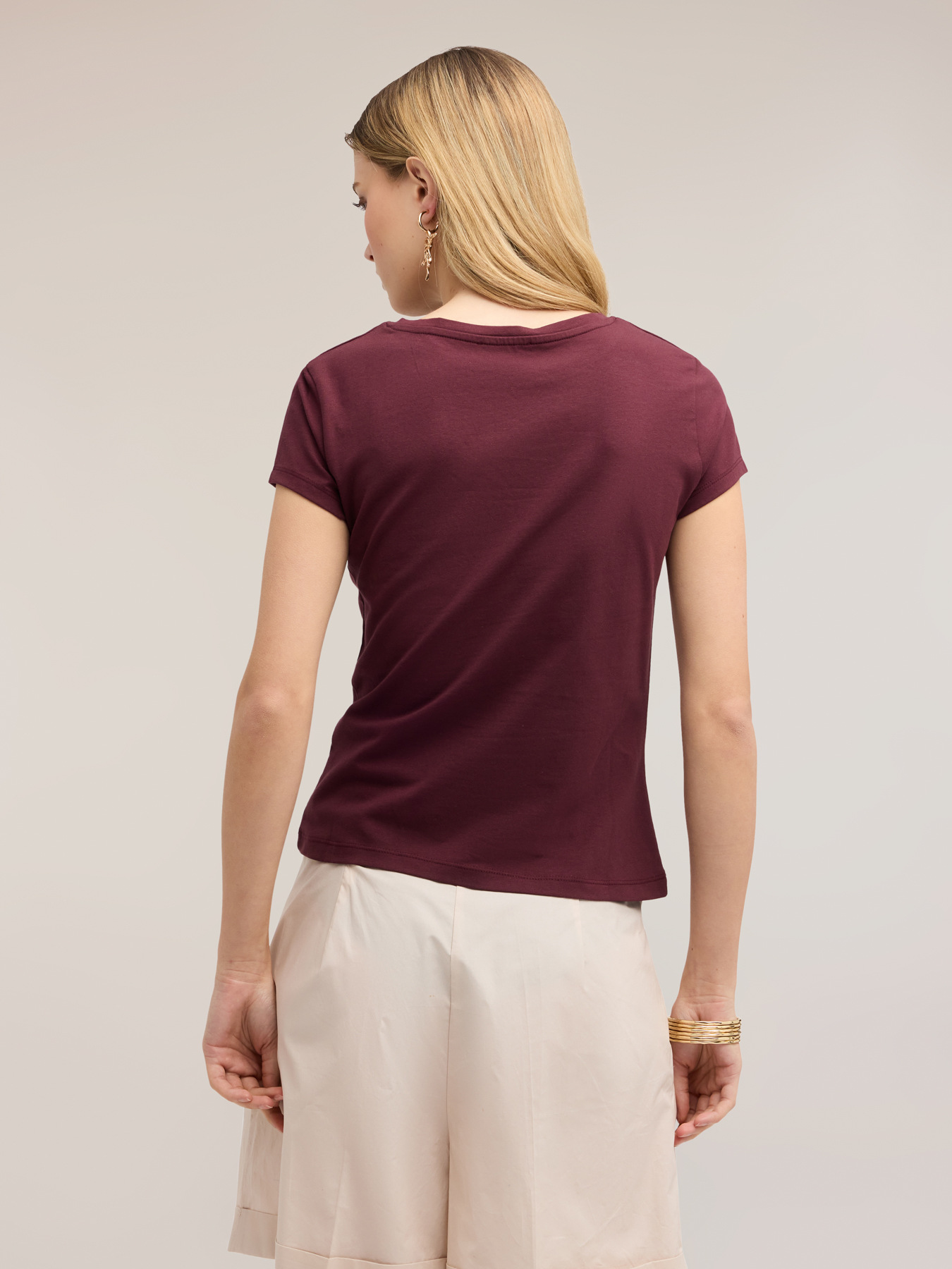 T-shirt con drappeggio laterale asimmetrico image number 1