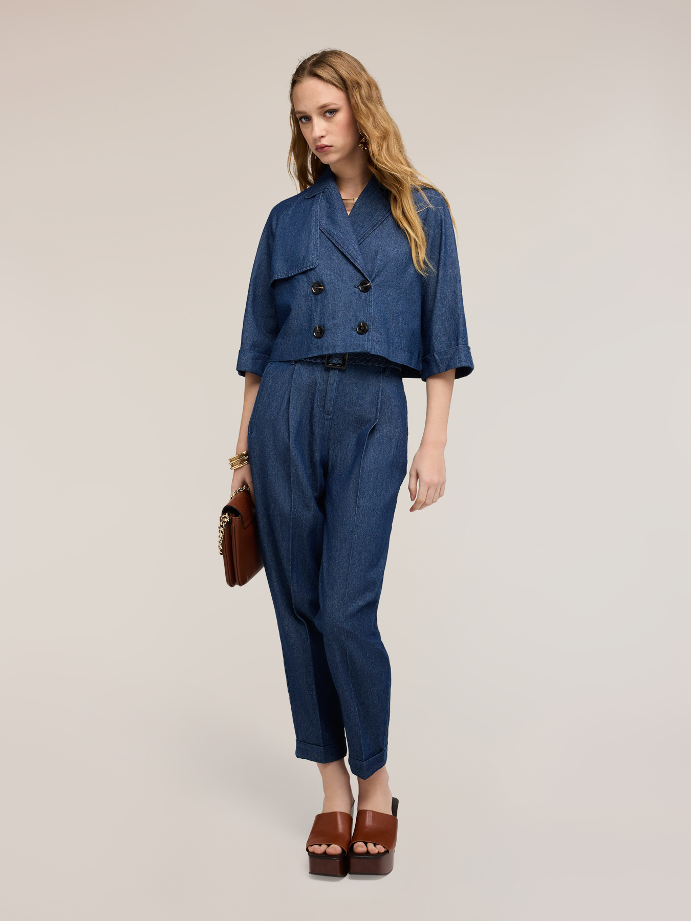 Trench doppiopetto corto in chambray image number 0