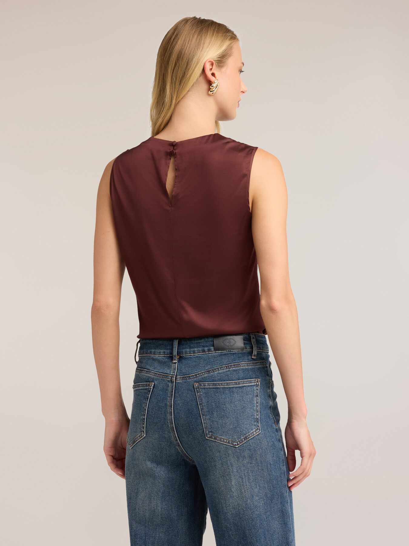 Top in raso con drappeggio asimmetrico image number 1
