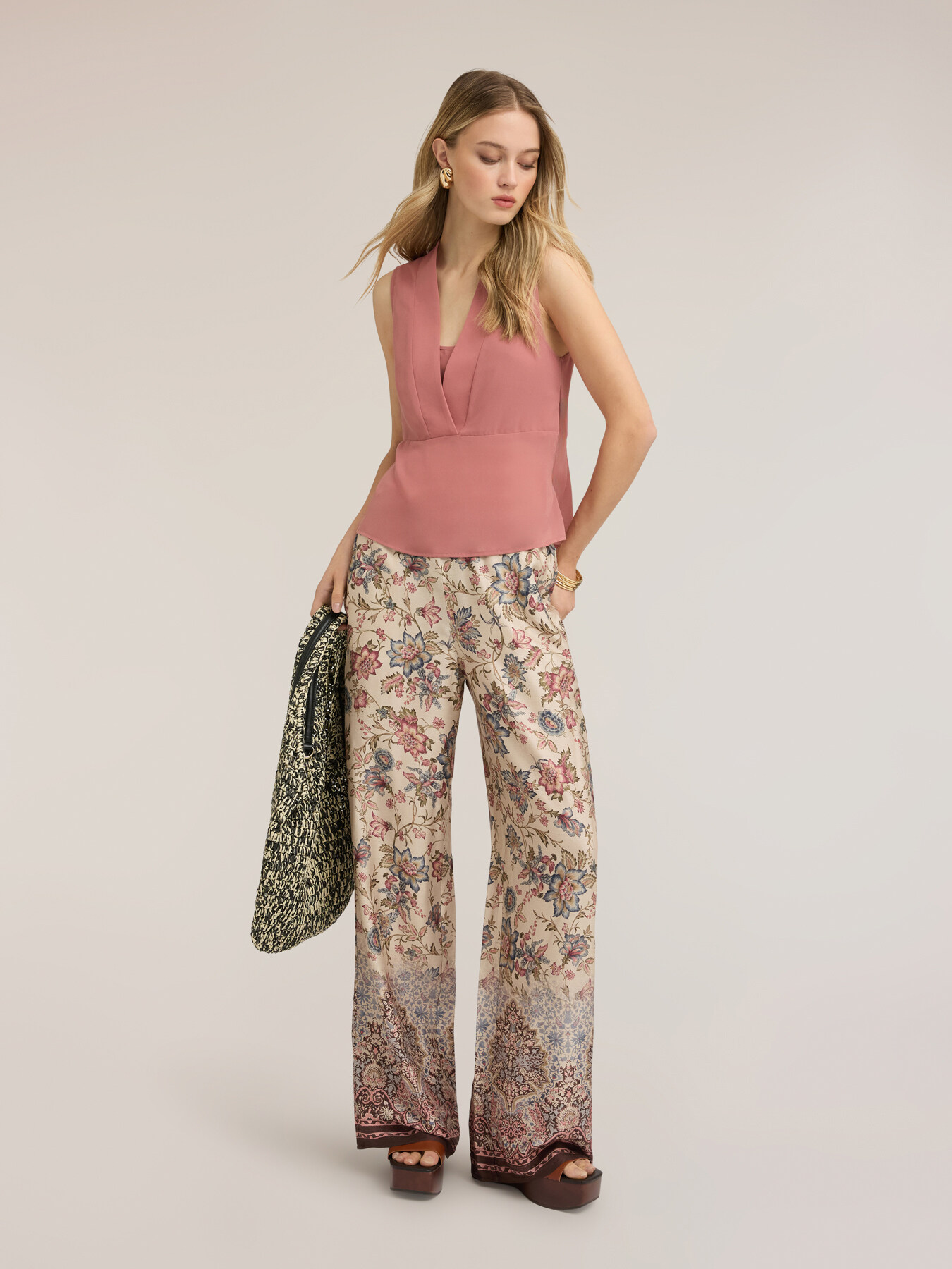Top scollo a v in georgette image number 2