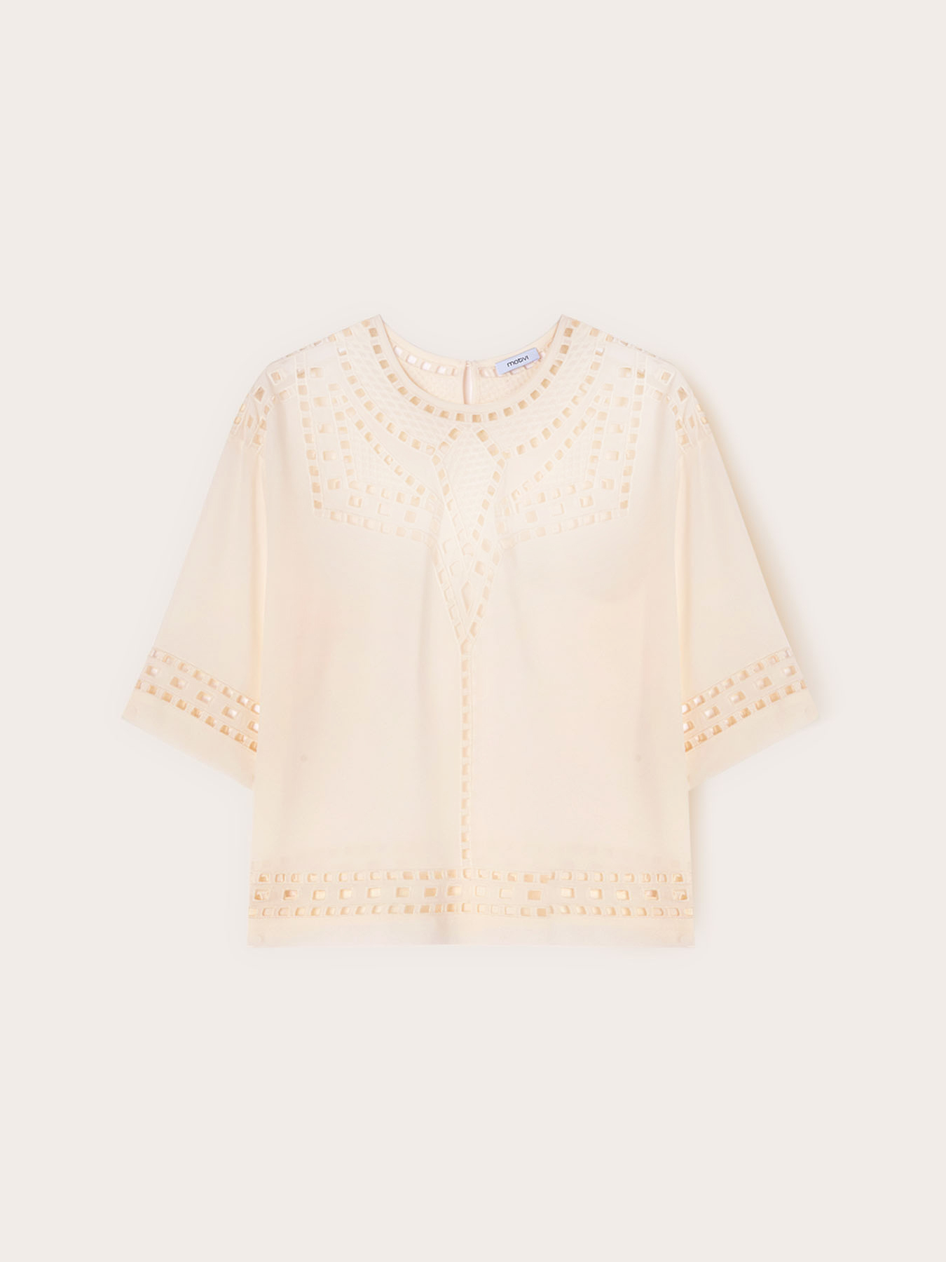 Blusa in georgette con ricami ajour&eacute; image number 4
