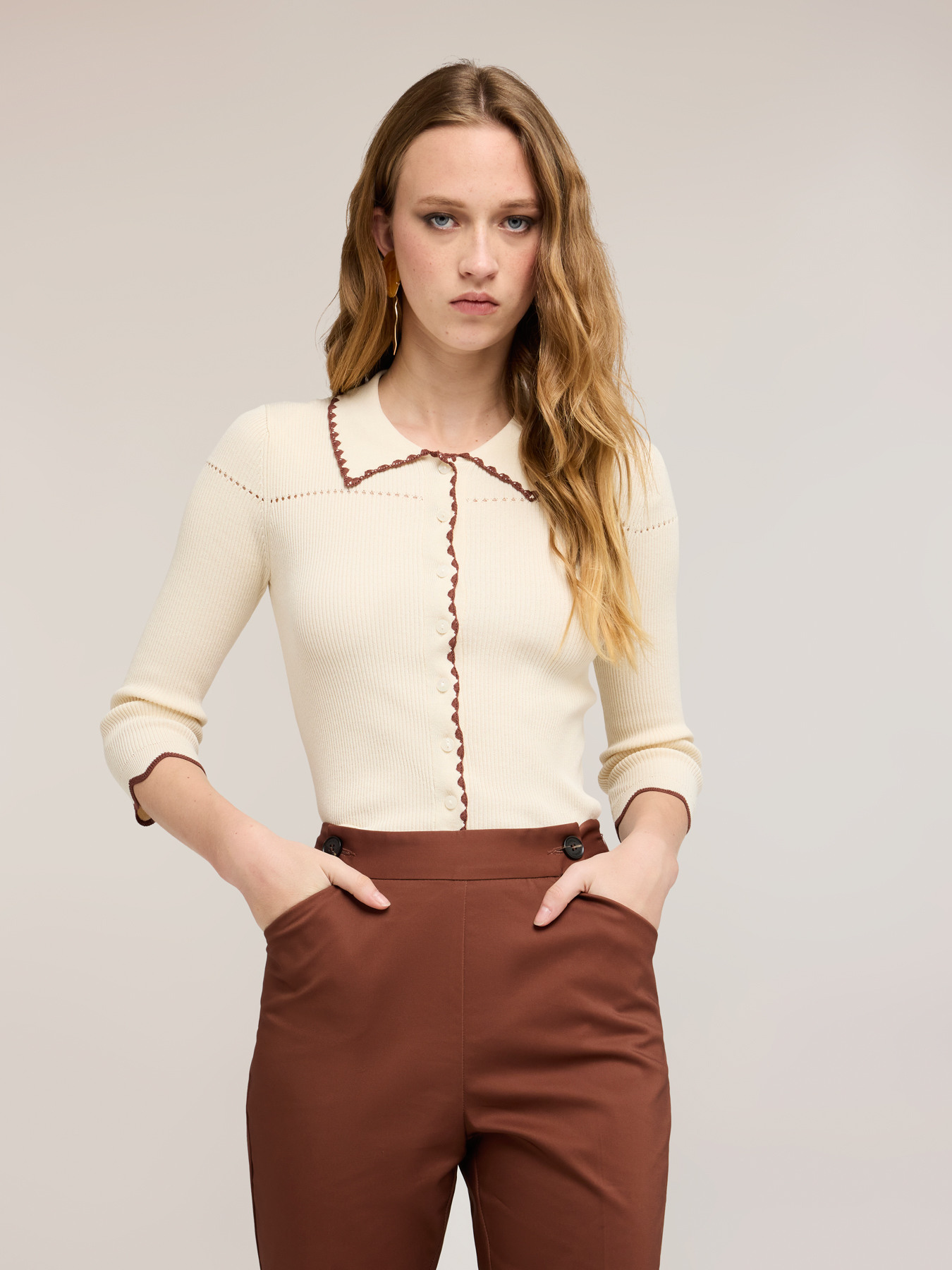 Cardigan in maglia fine con profili ricamati image number 2