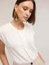 T-shirt in misto lino con drappeggio image number 0