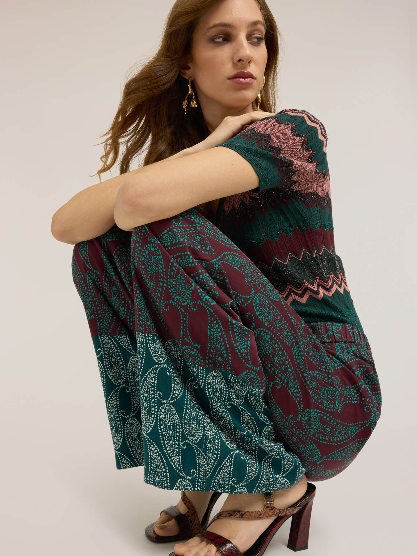 Pantaloni palazzo in raso fantasia cashmere image number 3