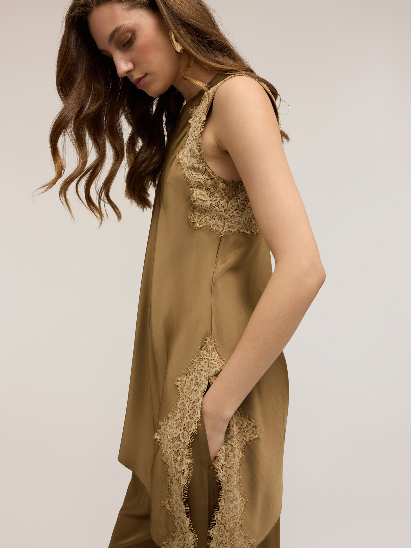 Blusa asimmetrica in raso con pizzo image number 3