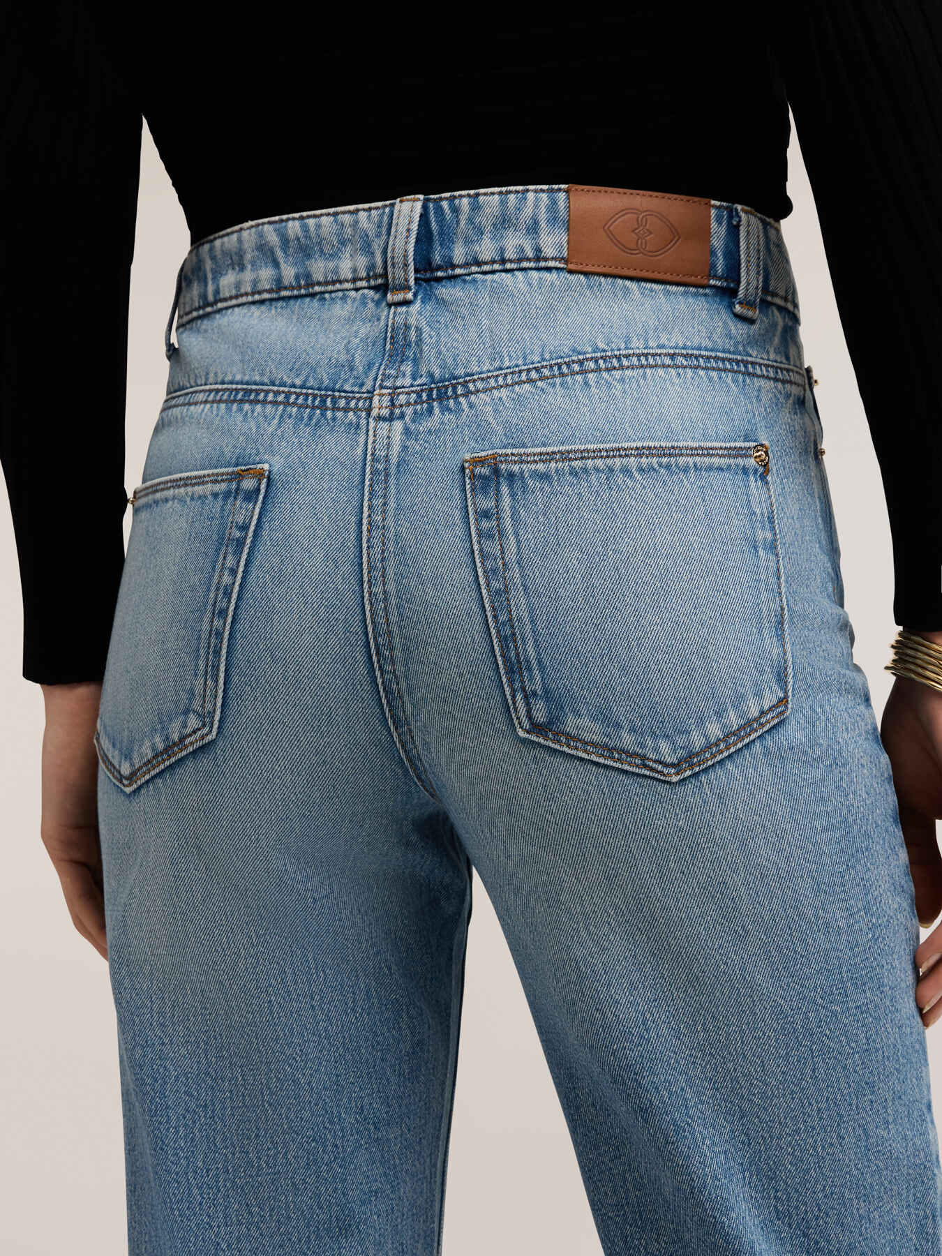 Jeans boyfriend con risvolto image number 3