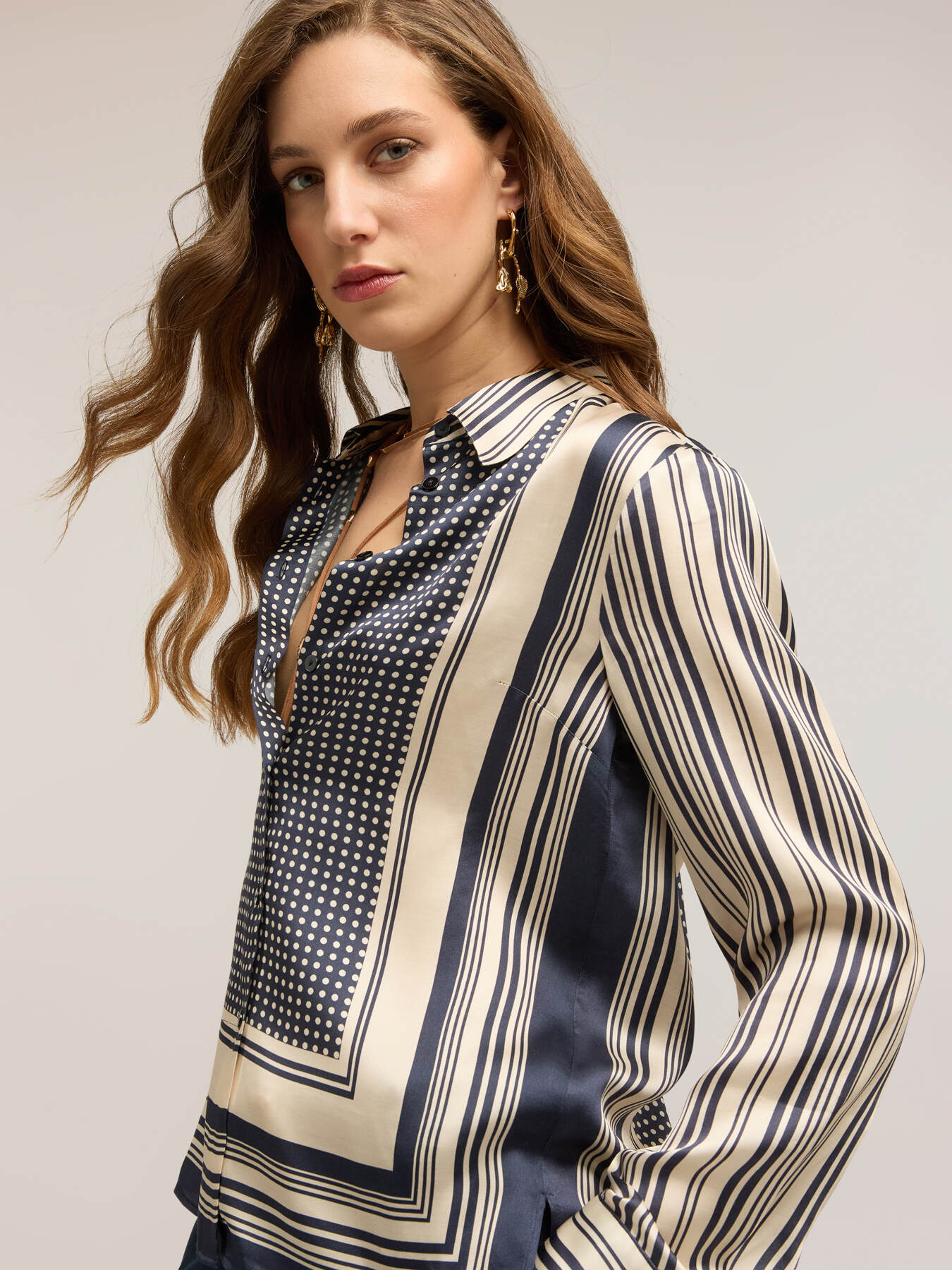 Camicia in raso fantasia foulard image number 3