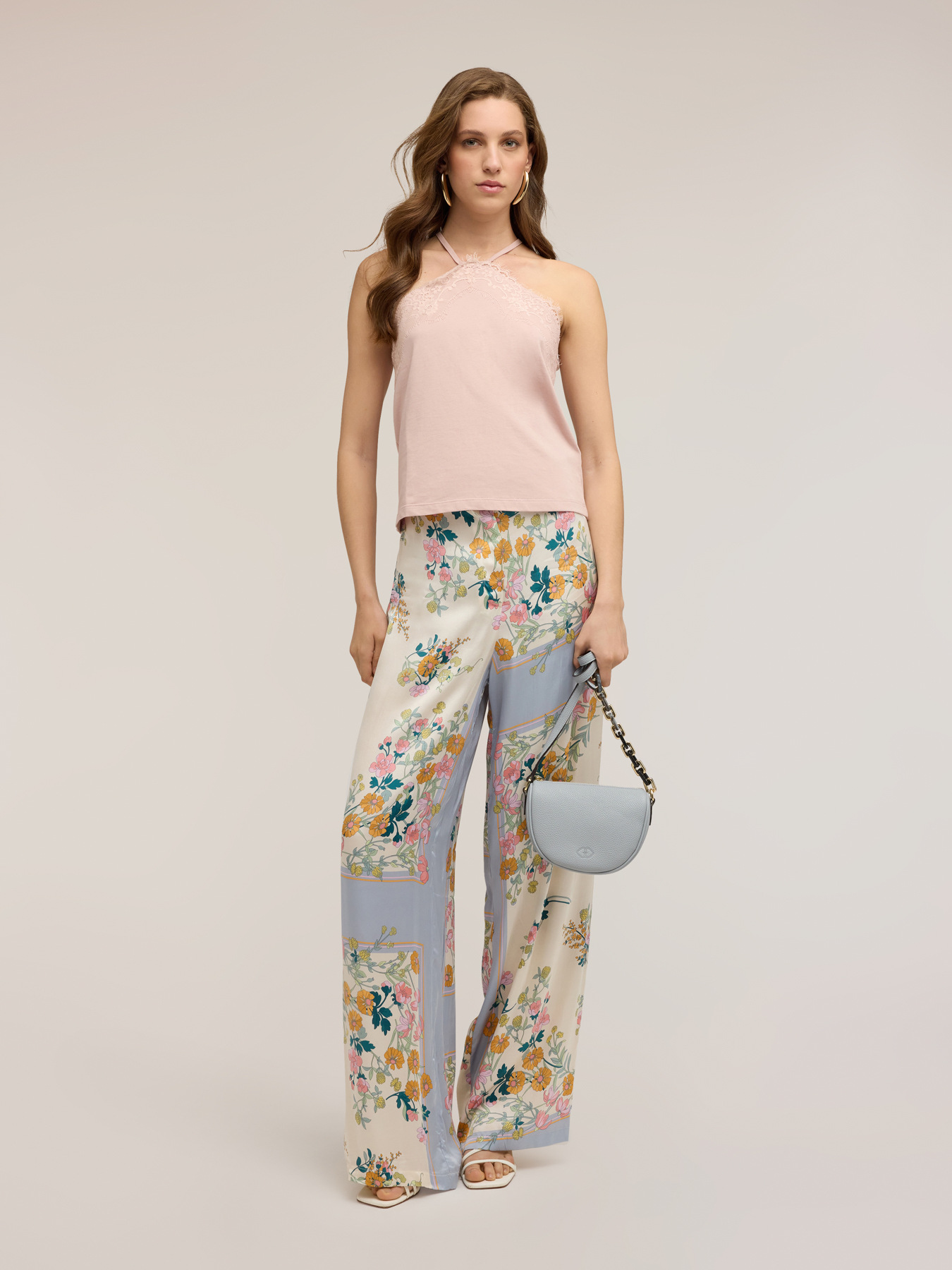 Top halter neck con inserti in pizzo image number 3