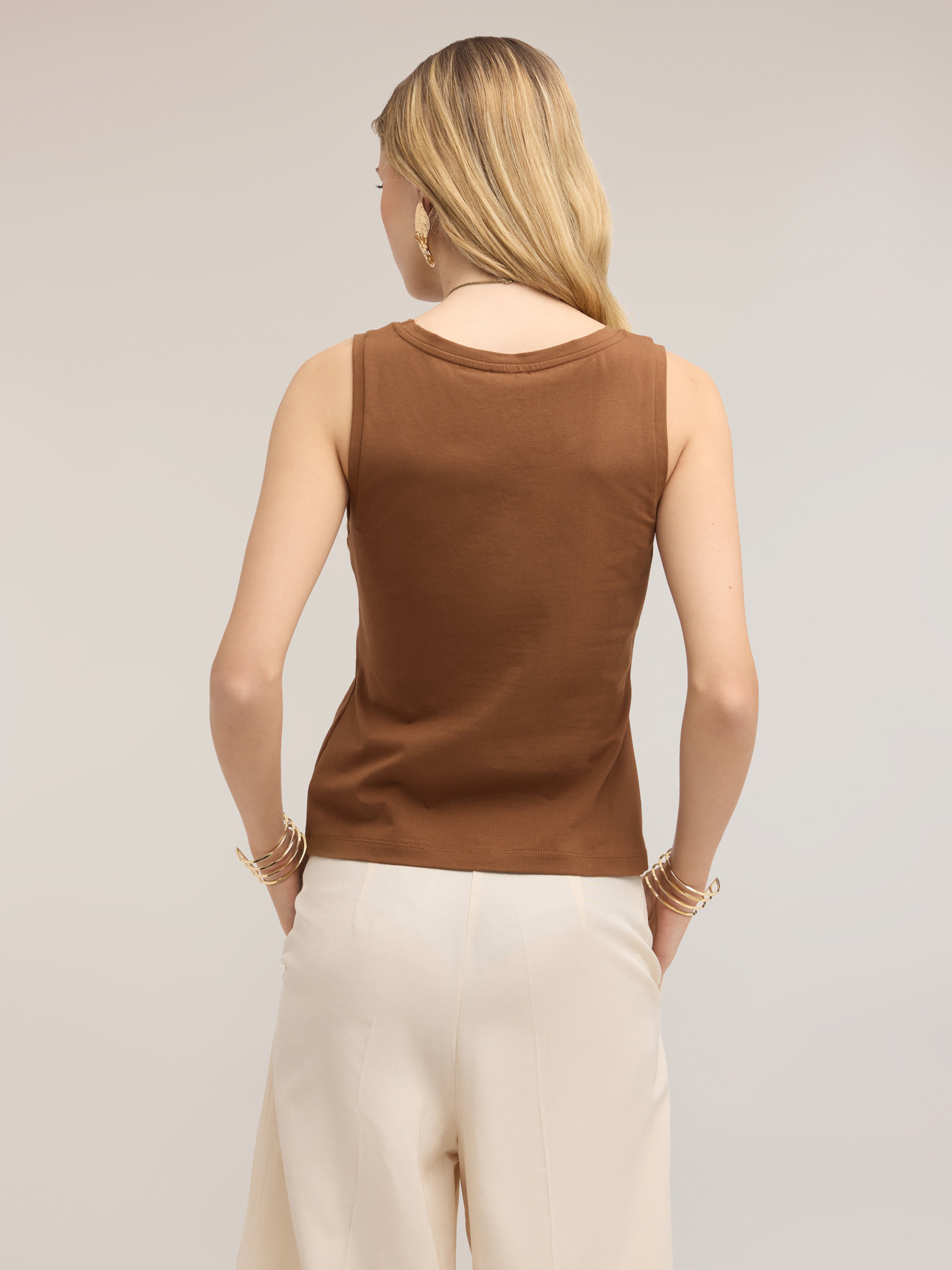 Top con collana a nappa integrata image number 1