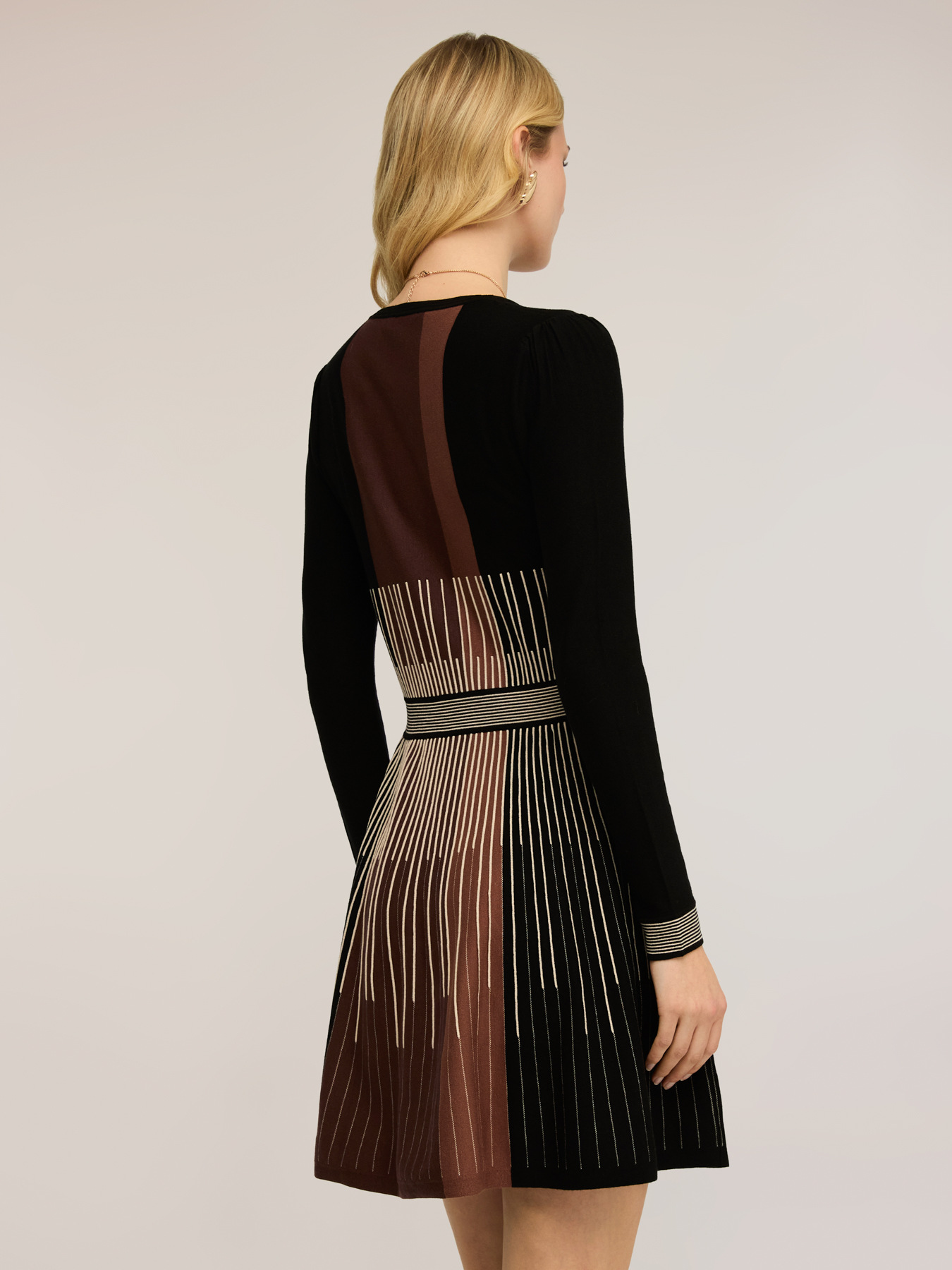 Vestito flare in maglia a righe image number 1