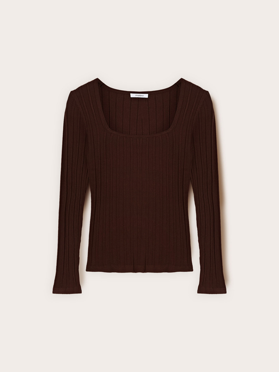 Maglia a coste con scollo quadrato