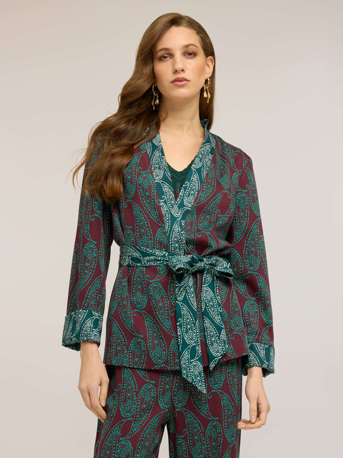 Giacca destrutturata in raso fantasia cashmere image number 2
