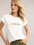 T-shirt con scritta e ricamo di pietre image number 3