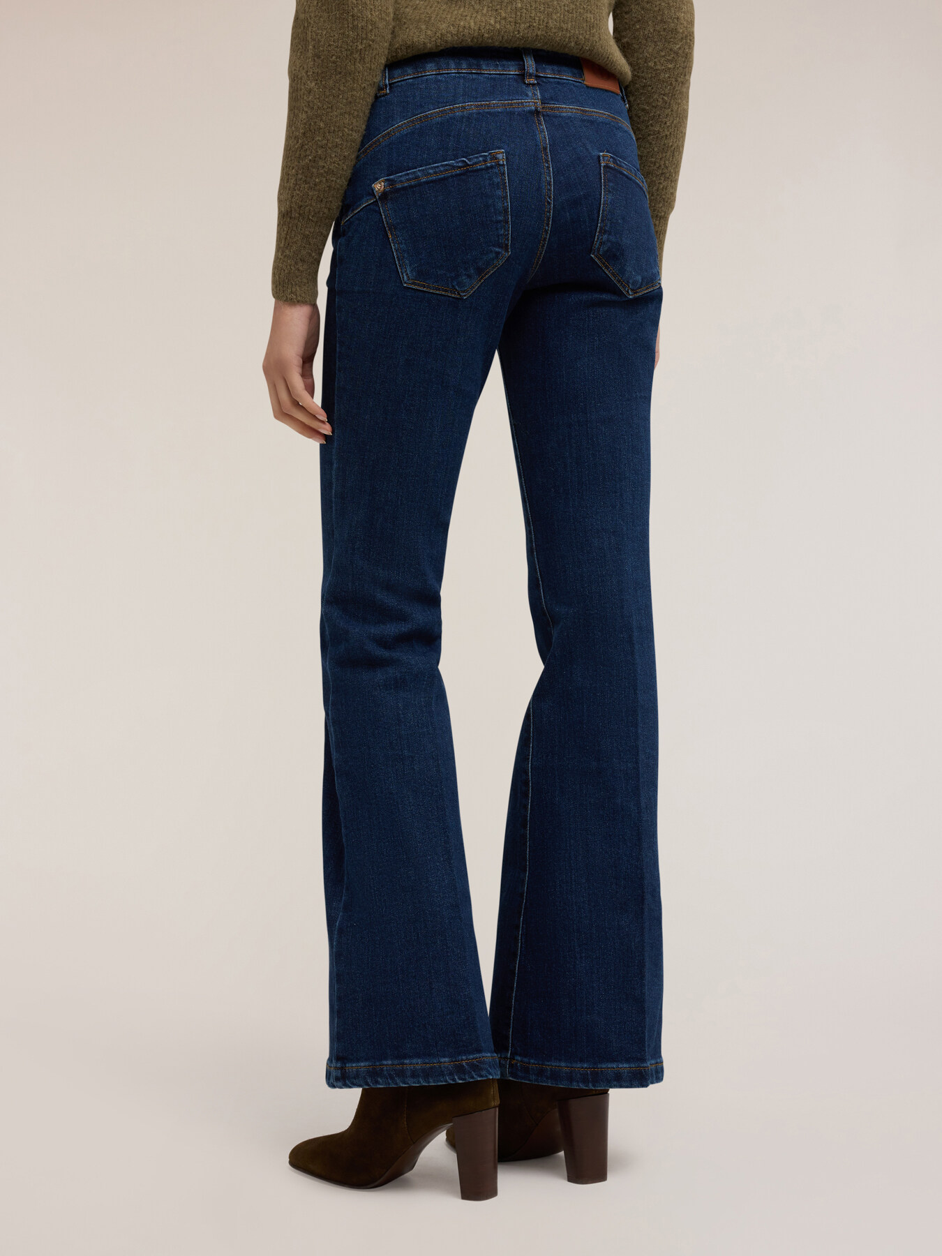 Jeans flare push-up Elle image number 1