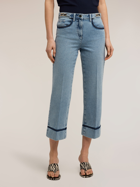 Jeans cropped wide fit con catena