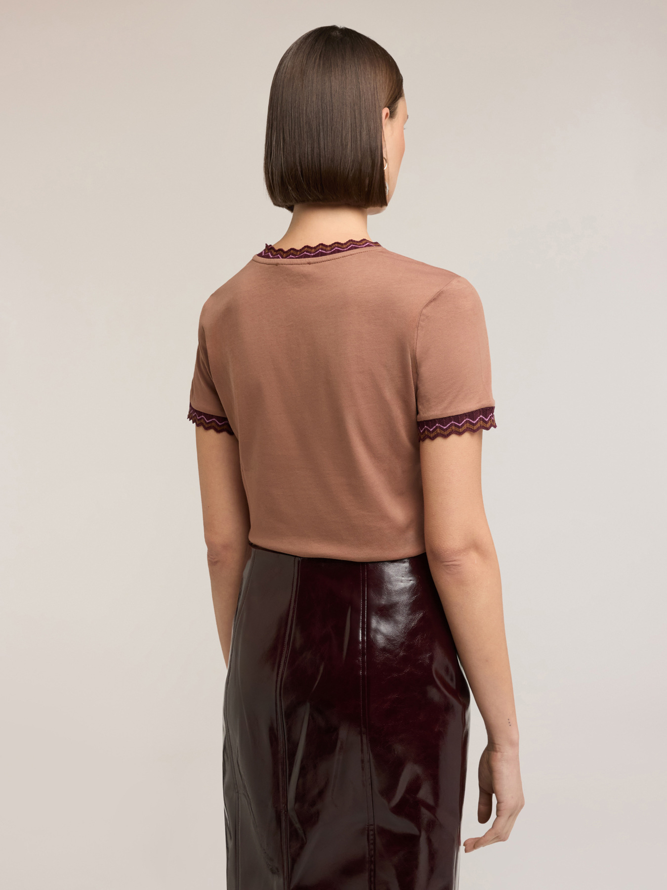 T-shirt con bordi in maglia image number 1