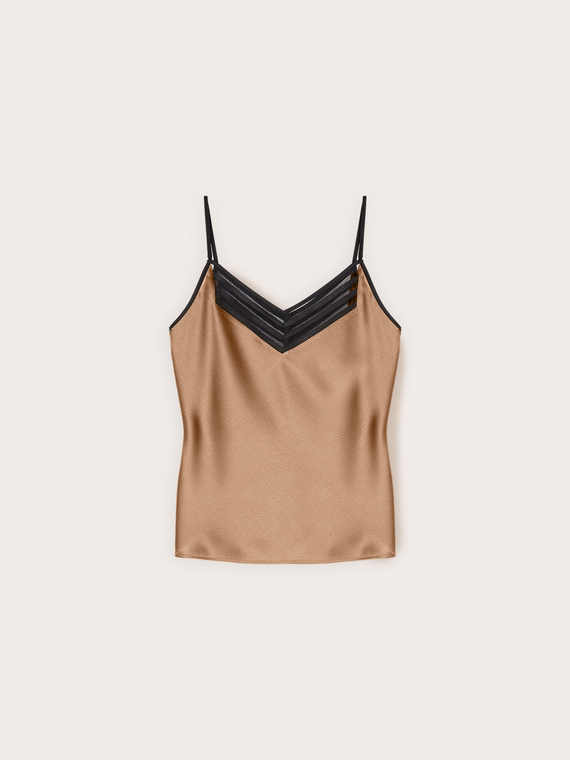 Top in raso con bordo in tulle