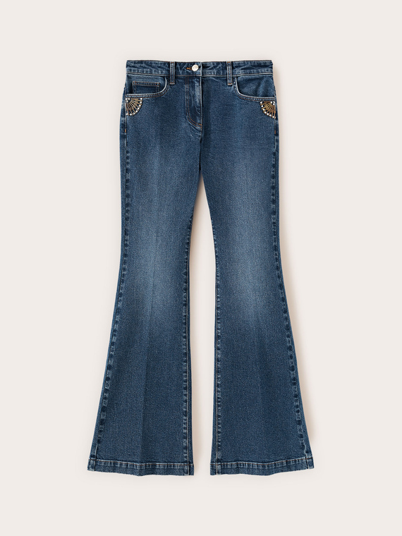Jeans flare con dettaglio gioiello