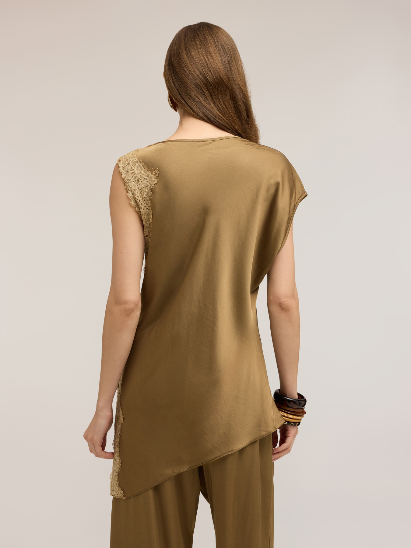 Blusa asimmetrica in raso con pizzo image number 1