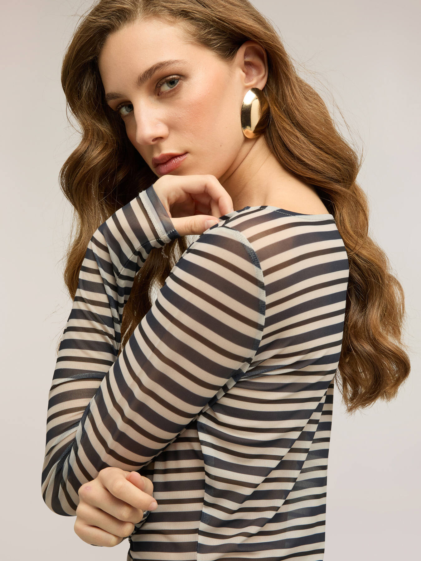 T-shirt in tulle a righe con drappeggio image number 3