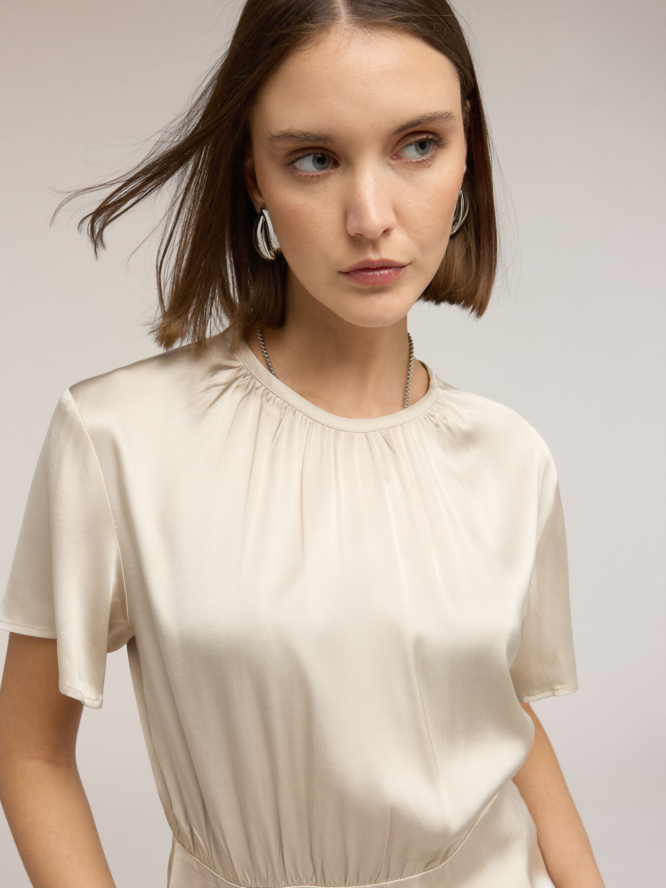 Blusa in raso con fascia image number 3