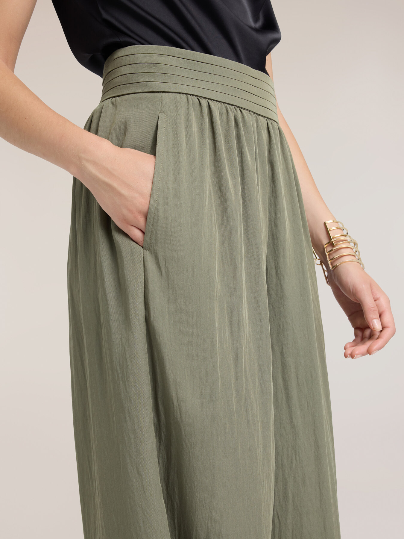 Pantaloni con drappeggio in twill image number 3