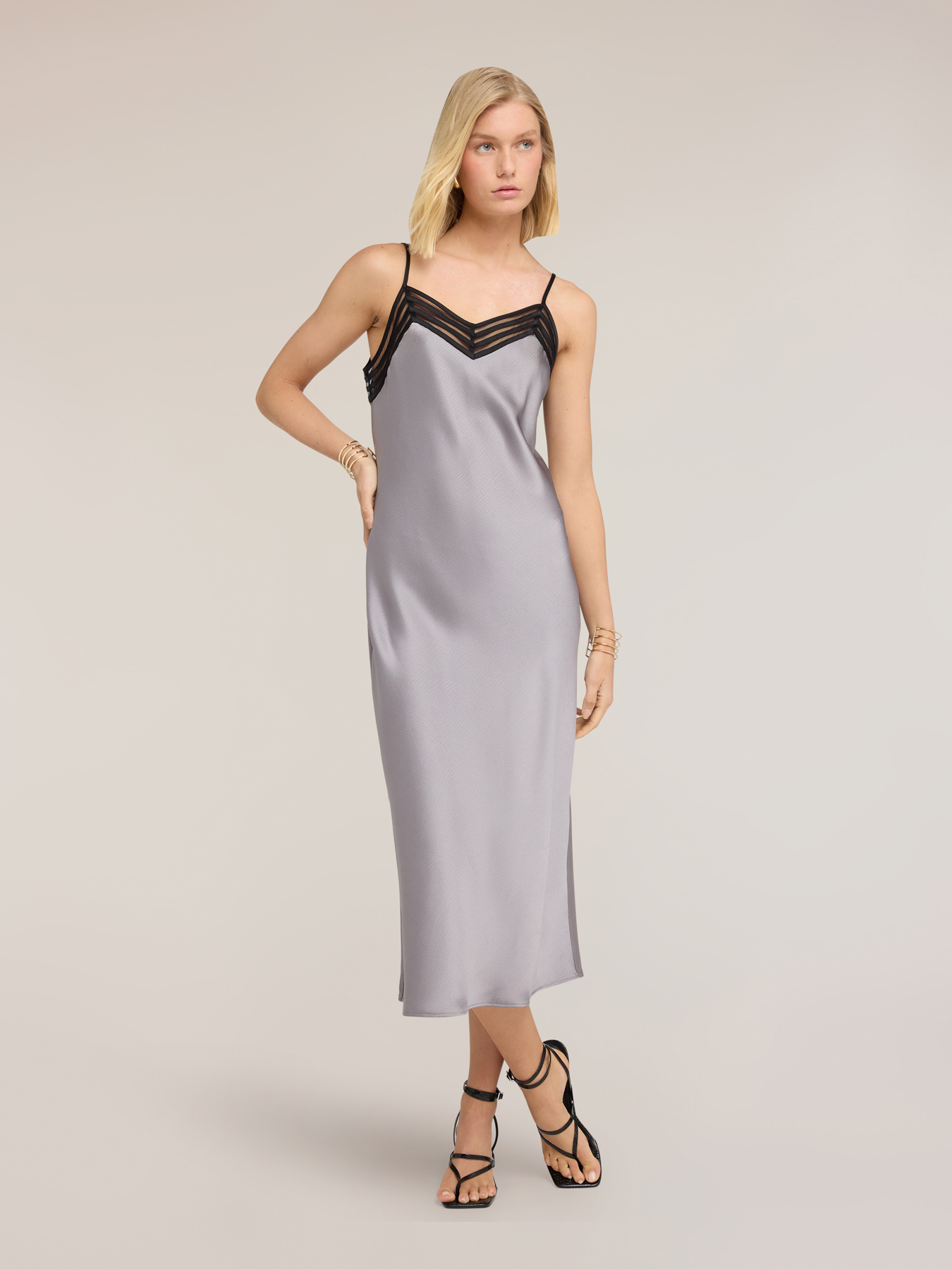 Vestito lungo in raso con bordo in tulle image number 2