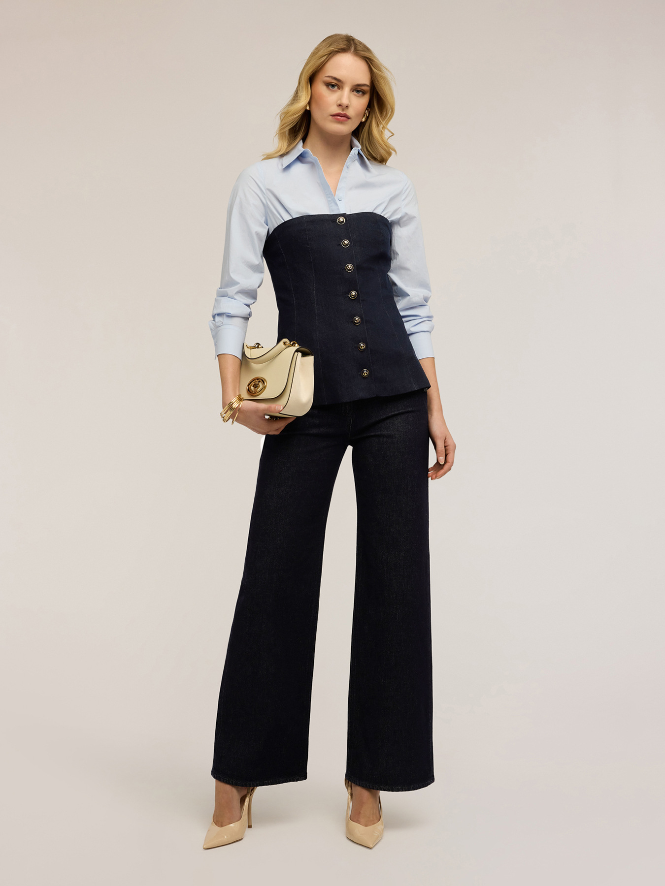 Jeans palazzo con bottoni decorativi image number 0