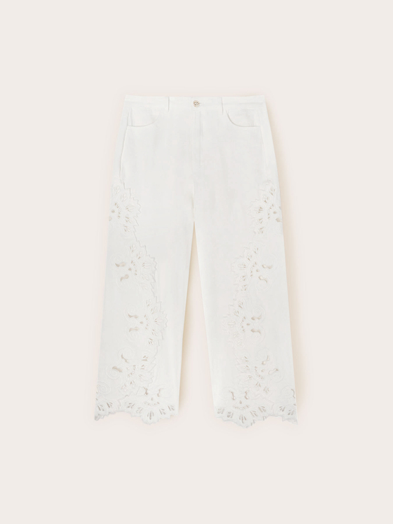 Pantaloni cropped con ricami sangallo