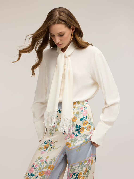 Camicia in georgette con sciarpa