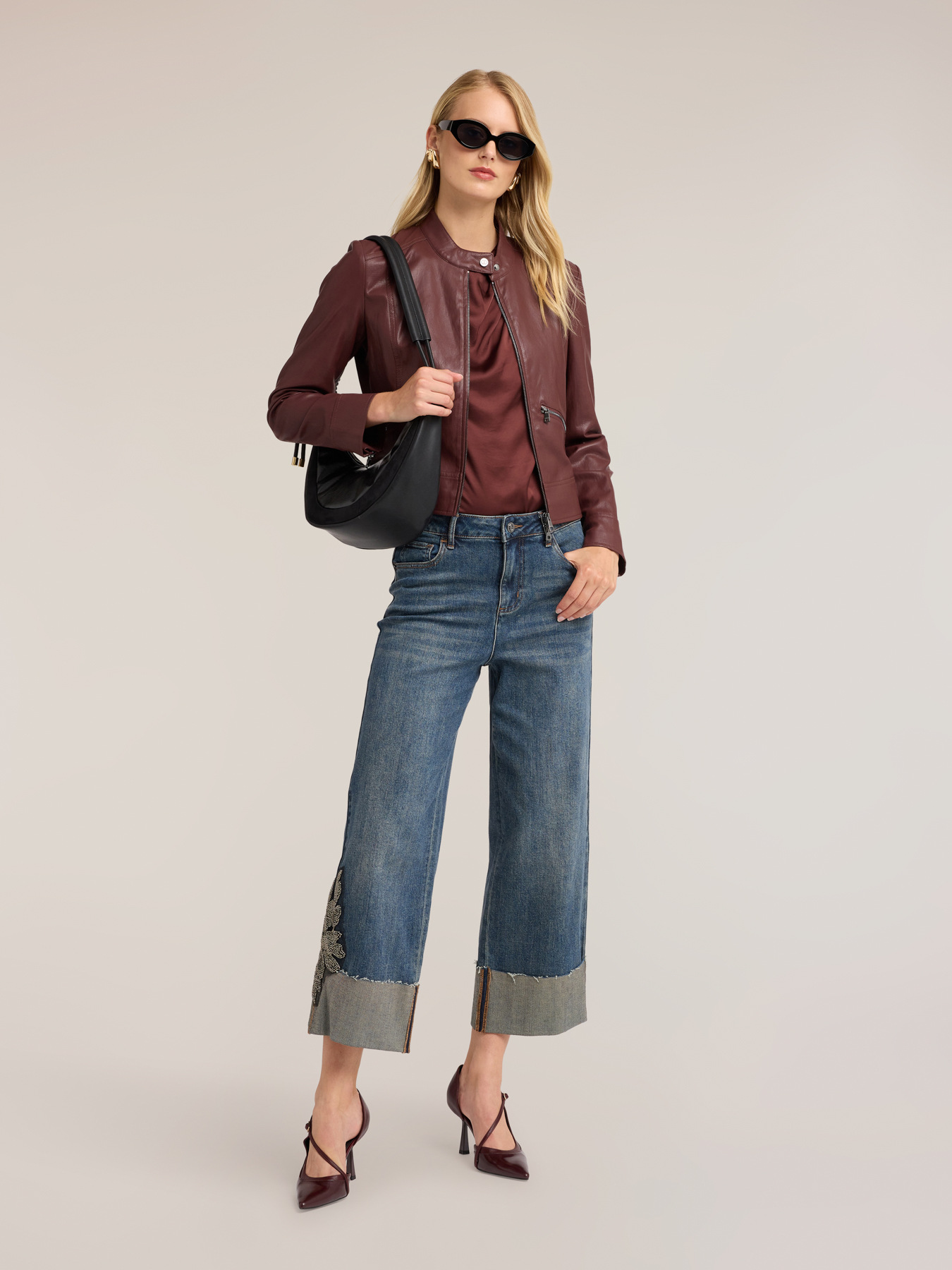 Jeans cropped con patch ricamato image number 0