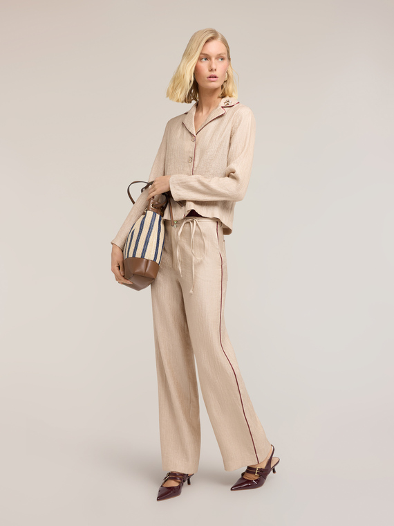 Camicia in cr&eacute;pon con applicazione gioiello