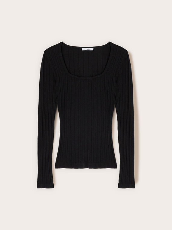 Maglia a coste con scollo quadrato