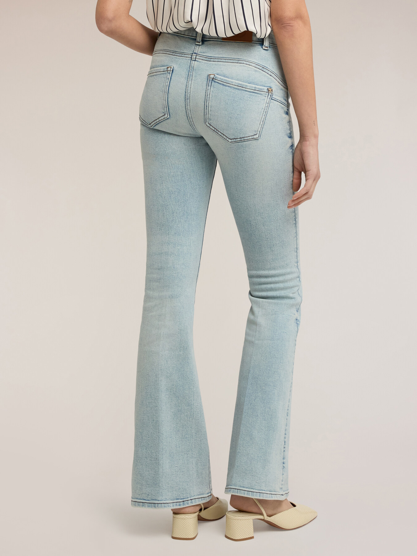 Jeans flare push-up a vita alta image number 1