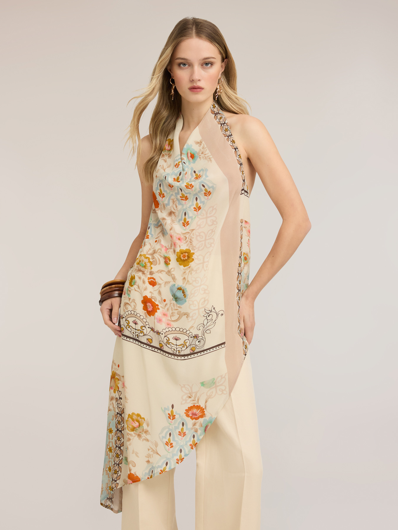Top asimmetrico con stampa floreale image number 1