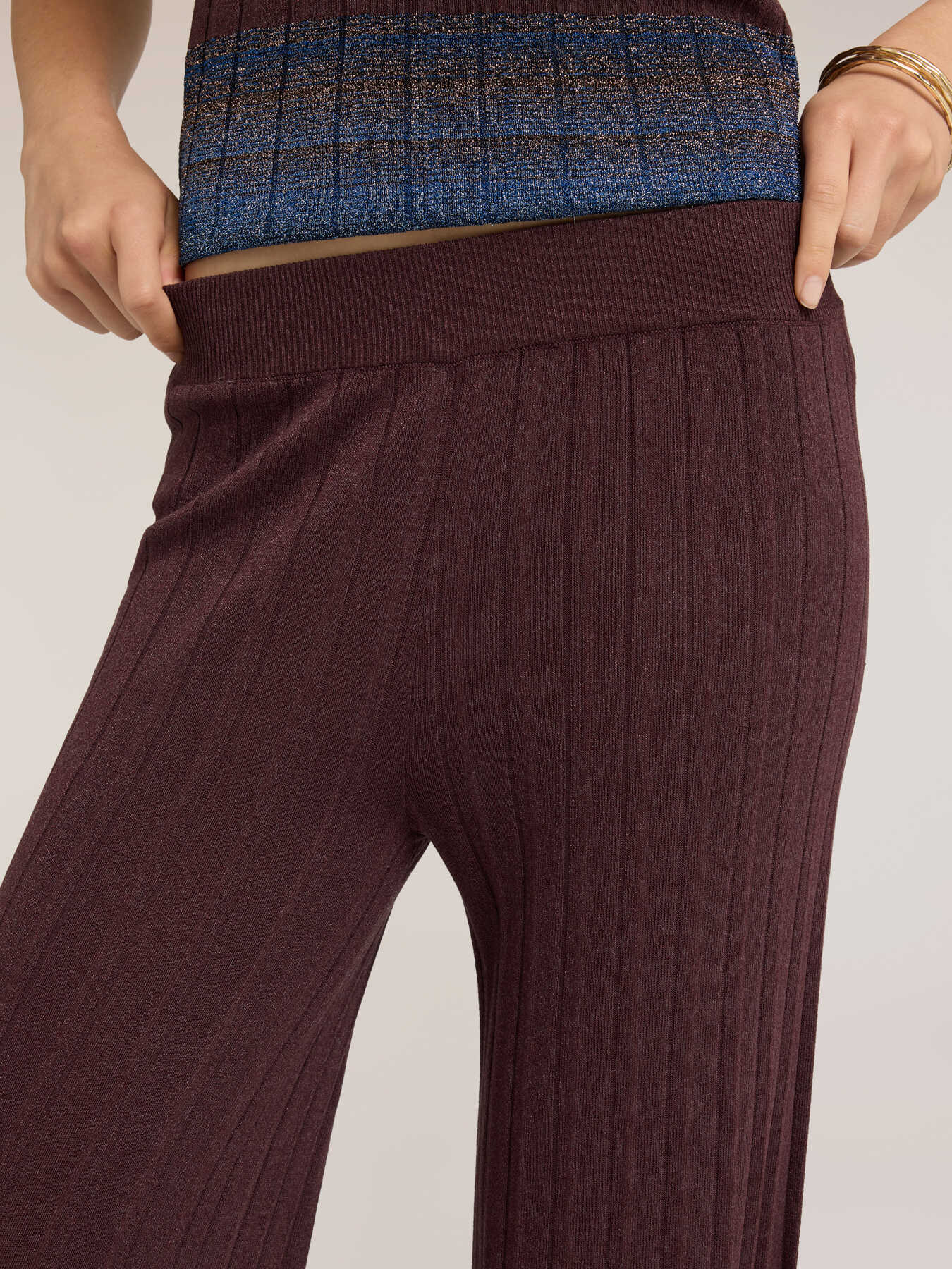 Pantaloni palazzo pliss&eacute; in maglia di viscosa lurex image number 3