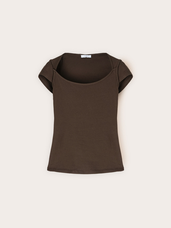 T-shirt con scollo a barchetta