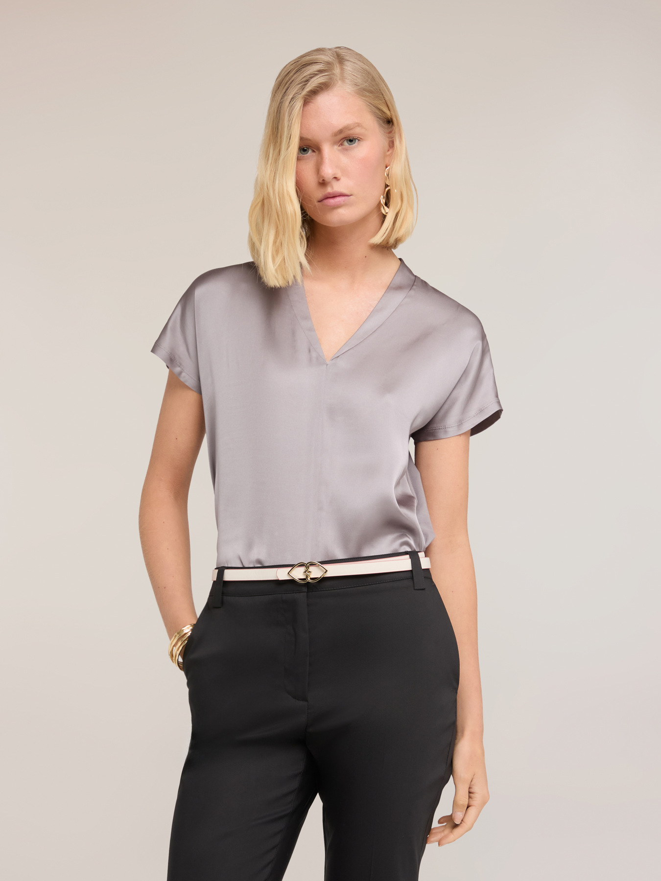 T-shirt bimaterica con scollo a V image number 0