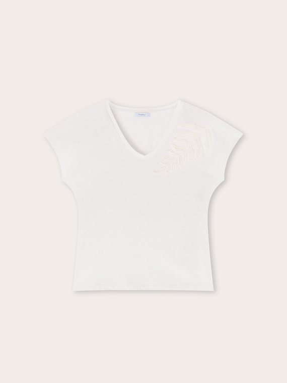 T-shirt con ricamo sulla spalla