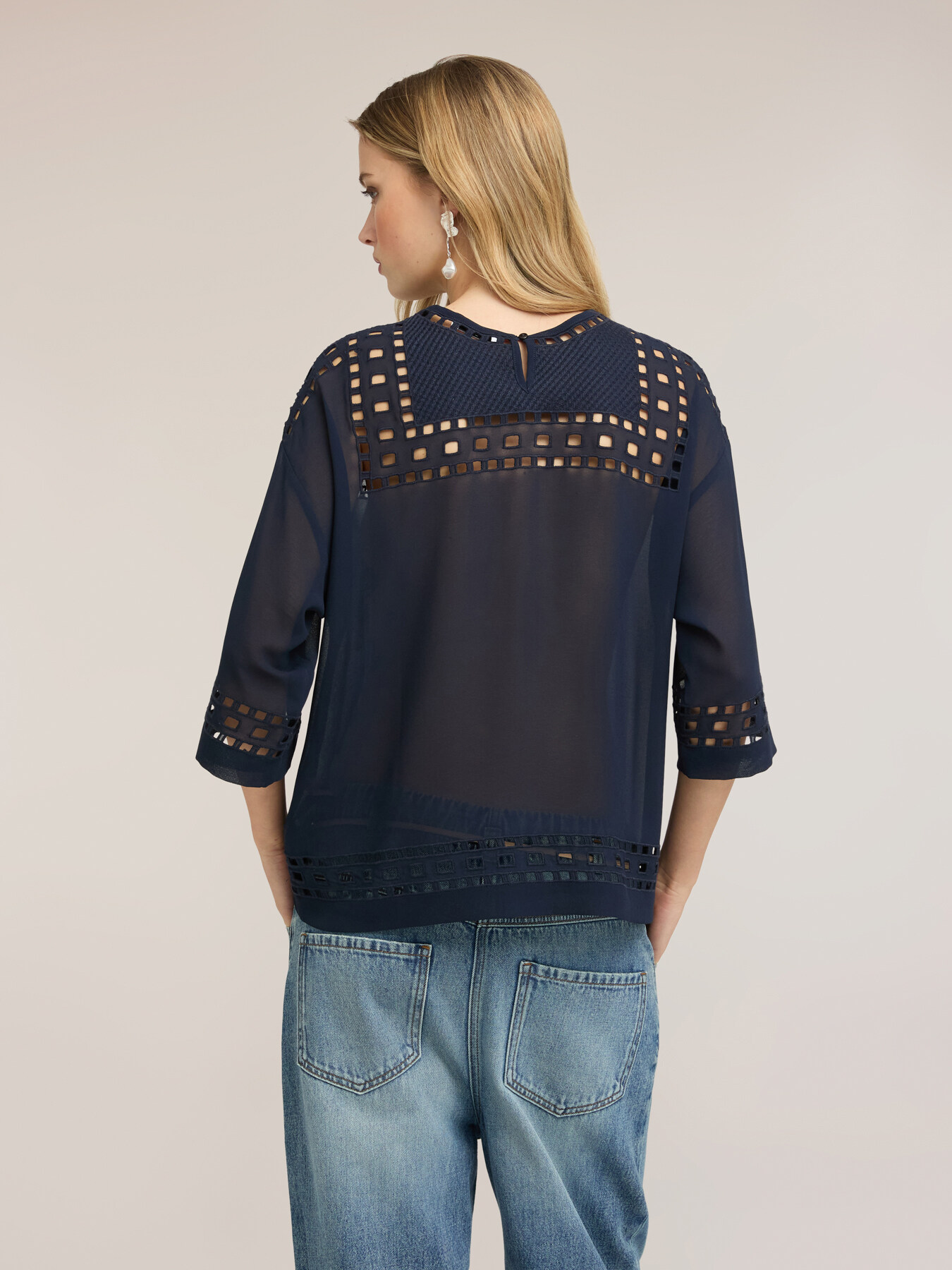 Blusa in georgette con ricami ajour&eacute; image number 1