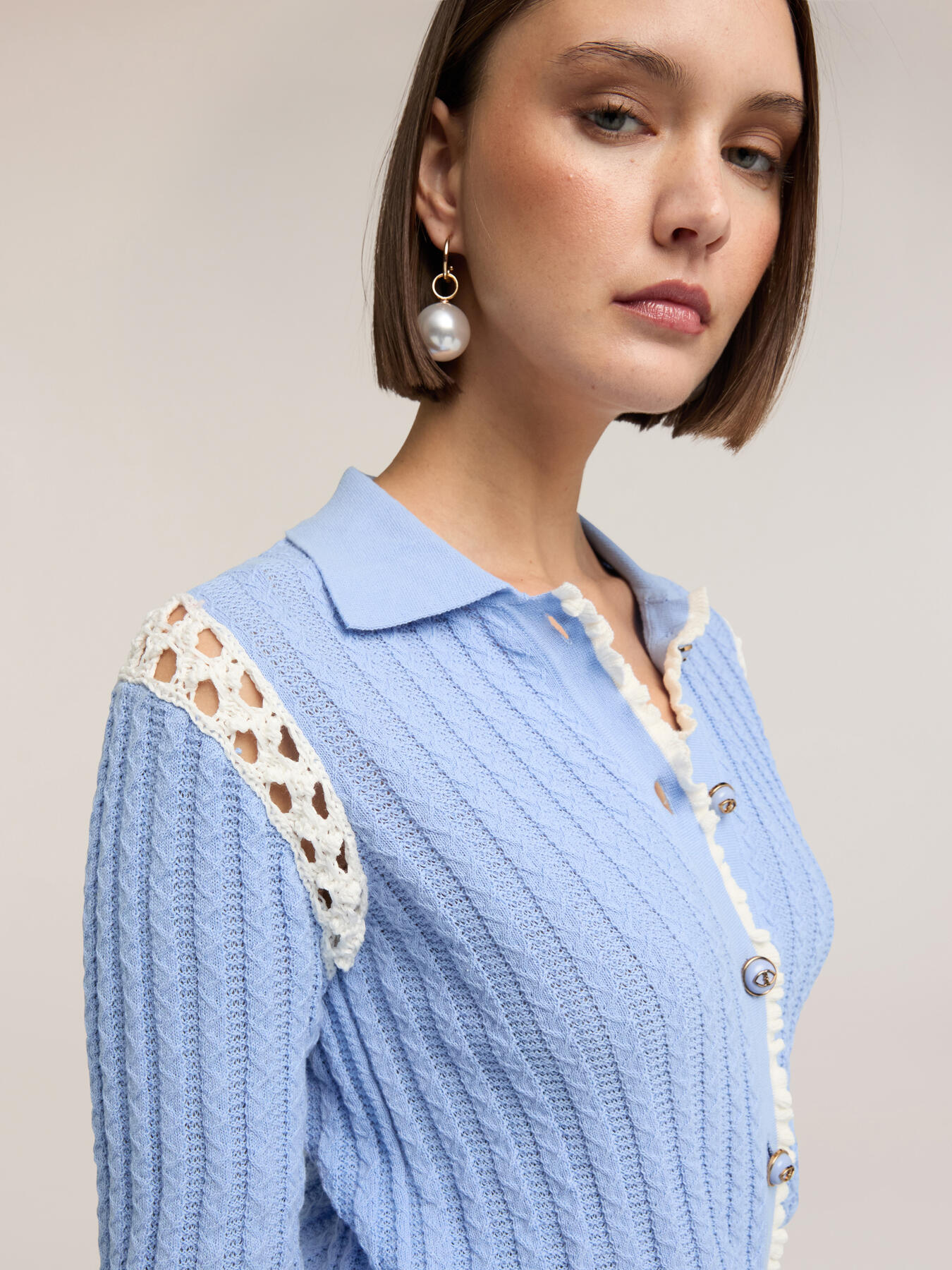 Cardigan in maglia fine con inserti traforati image number 3