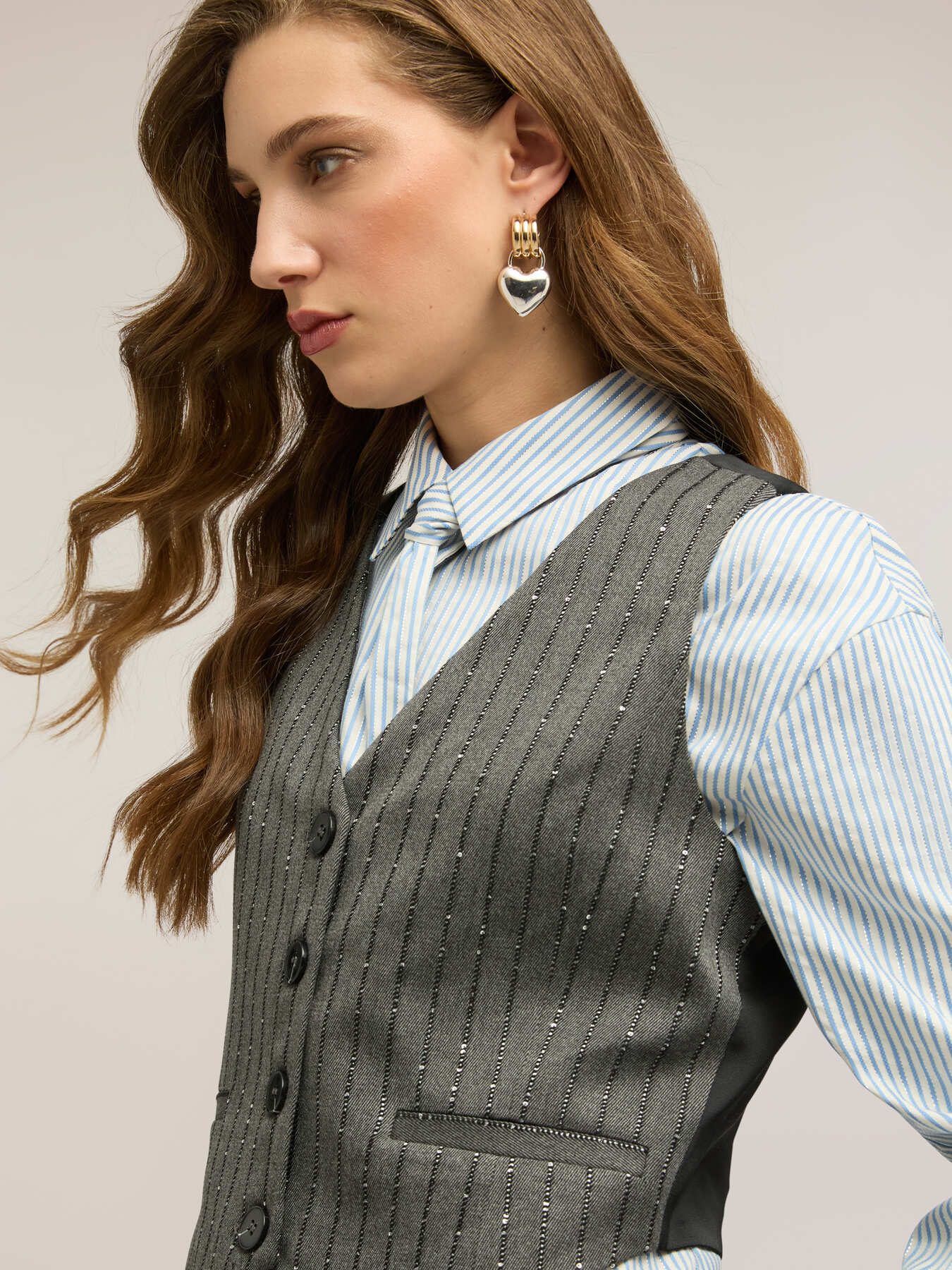 Gilet fantasia gessata con paillettes image number 3