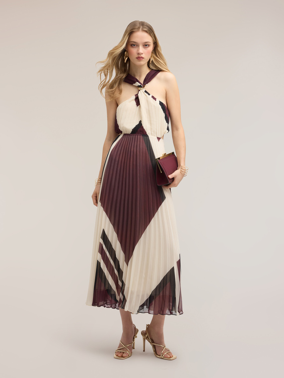 Vestito lungo in georgette pliss&eacute; con stampa