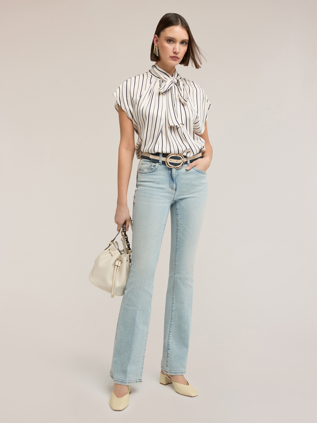 Jeans flare push-up a vita alta image number 0