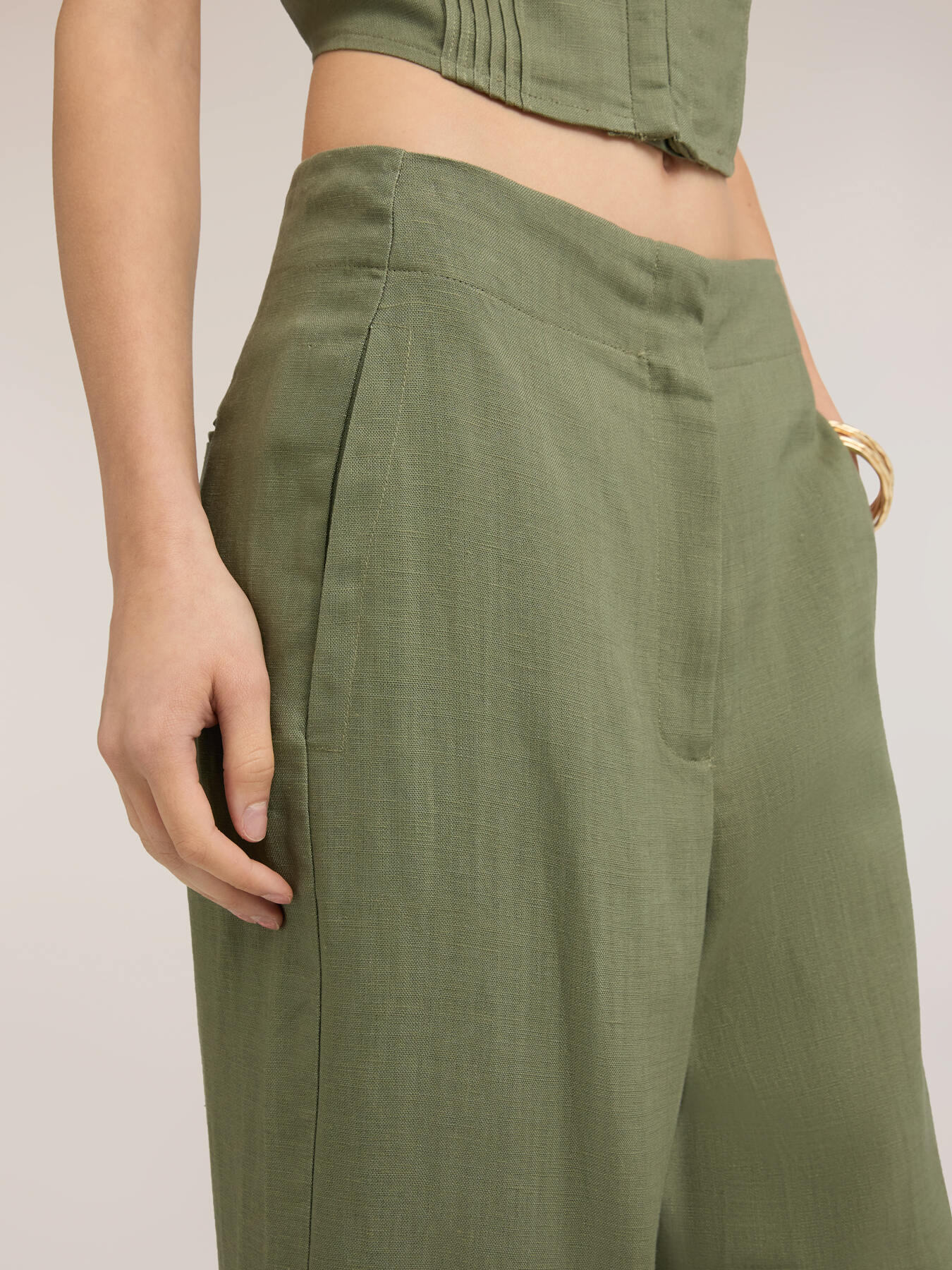 Pantaloni con pince al fondo misto lino image number 3
